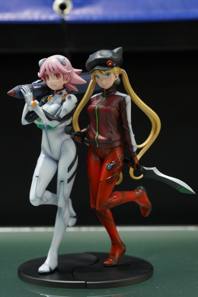 綾波レイ、アスカの大型造形物も！「エヴァワンフェス」珠玉の作品が大集結、放送30周年を記念した特別コラボ企画の様子をお届け【WF2025夏】