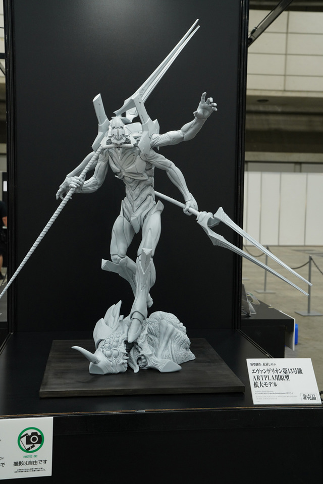 綾波レイ、アスカの大型造形物も！「エヴァワンフェス」珠玉の作品が大集結、放送30周年を記念した特別コラボ企画の様子をお届け【WF2025夏】