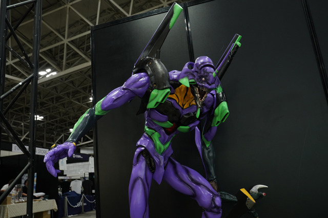 綾波レイ、アスカの大型造形物も！「エヴァワンフェス」珠玉の作品が大集結、放送30周年を記念した特別コラボ企画の様子をお届け【WF2025夏】