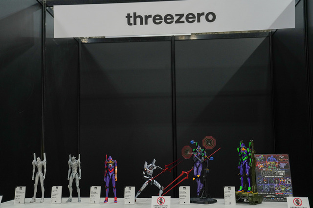綾波レイ、アスカの大型造形物も！「エヴァワンフェス」珠玉の作品が大集結、放送30周年を記念した特別コラボ企画の様子をお届け【WF2025夏】