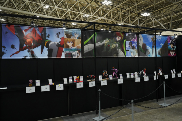 綾波レイ、アスカの大型造形物も！「エヴァワンフェス」珠玉の作品が大集結、放送30周年を記念した特別コラボ企画の様子をお届け【WF2025夏】