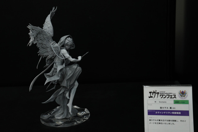 綾波レイ、アスカの大型造形物も！「エヴァワンフェス」珠玉の作品が大集結、放送30周年を記念した特別コラボ企画の様子をお届け【WF2025夏】
