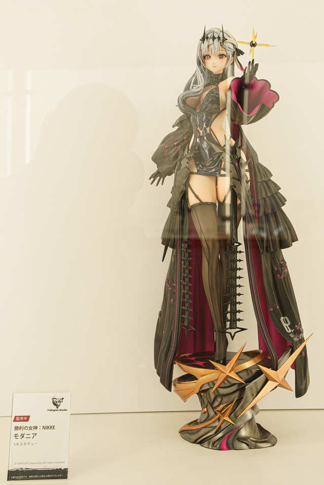 【WF2025夏】今年の夏は『NIKKE』が熱い！通常衣装から夏衣装まで、勝利の女神の麗しいフィギュアが「ワンフェス」に大集結