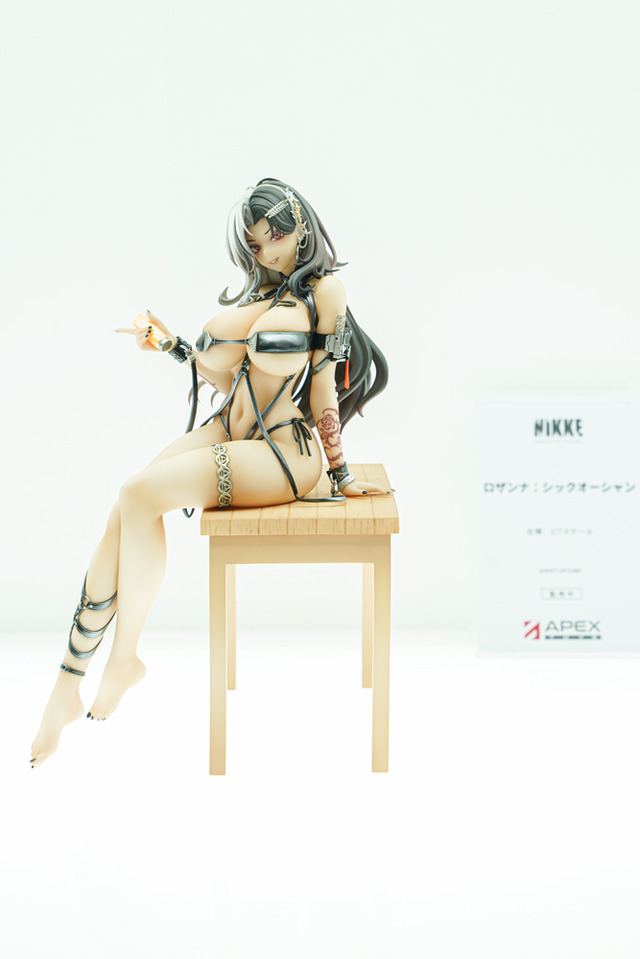 【WF2025夏】今年の夏は『NIKKE』が熱い！通常衣装から夏衣装まで、勝利の女神の麗しいフィギュアが「ワンフェス」に大集結
