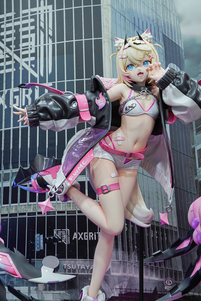 ホロライブ・フワモコやゲーマーズ等身大フィギュアの可愛さが無限大！「ミクxガンダムW」コラボなど「ワンフェス」を電脳アイドルが彩る【WF2025夏】