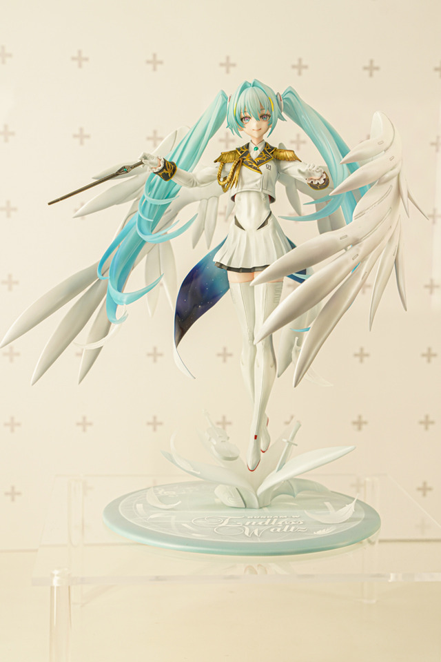 ホロライブ・フワモコやゲーマーズ等身大フィギュアの可愛さが無限大！「ミクxガンダムW」コラボなど「ワンフェス」を電脳アイドルが彩る【WF2025夏】