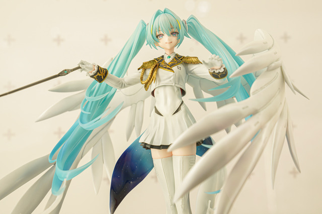 ホロライブ・フワモコやゲーマーズ等身大フィギュアの可愛さが無限大！「ミクxガンダムW」コラボなど「ワンフェス」を電脳アイドルが彩る【WF2025夏】
