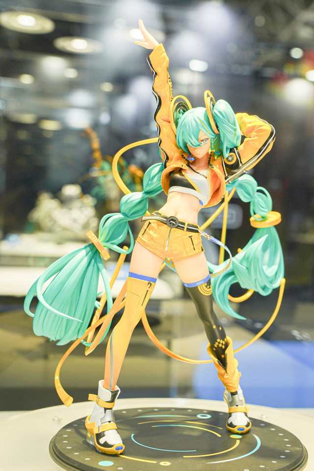 ホロライブ・フワモコやゲーマーズ等身大フィギュアの可愛さが無限大！「ミクxガンダムW」コラボなど「ワンフェス」を電脳アイドルが彩る【WF2025夏】