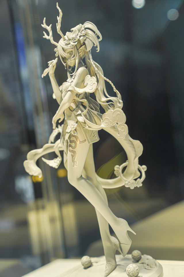 ホロライブ・フワモコやゲーマーズ等身大フィギュアの可愛さが無限大！「ミクxガンダムW」コラボなど「ワンフェス」を電脳アイドルが彩る【WF2025夏】