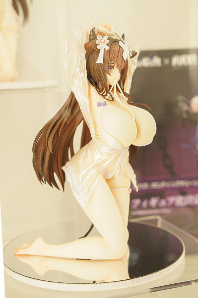 ドキッとする夏衣装から涼やかなドレスまで、「ワンフェス」に猛暑を吹き飛ばす『アズレン』『ブルアカ』美女フィギュアが集結【WF2025夏】