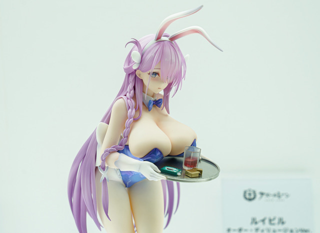 ドキッとする夏衣装から涼やかなドレスまで、「ワンフェス」に猛暑を吹き飛ばす『アズレン』『ブルアカ』美女フィギュアが集結【WF2025夏】