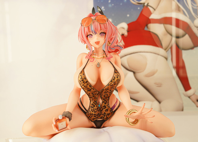 ドキッとする夏衣装から涼やかなドレスまで、「ワンフェス」に猛暑を吹き飛ばす『アズレン』『ブルアカ』美女フィギュアが集結【WF2025夏】