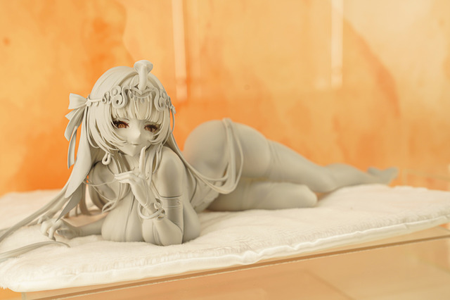 ドキッとする夏衣装から涼やかなドレスまで、「ワンフェス」に猛暑を吹き飛ばす『アズレン』『ブルアカ』美女フィギュアが集結【WF2025夏】