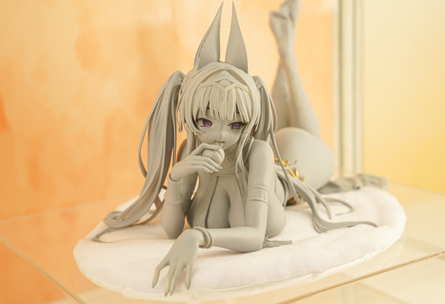 ドキッとする夏衣装から涼やかなドレスまで、「ワンフェス」に猛暑を吹き飛ばす『アズレン』『ブルアカ』美女フィギュアが集結【WF2025夏】