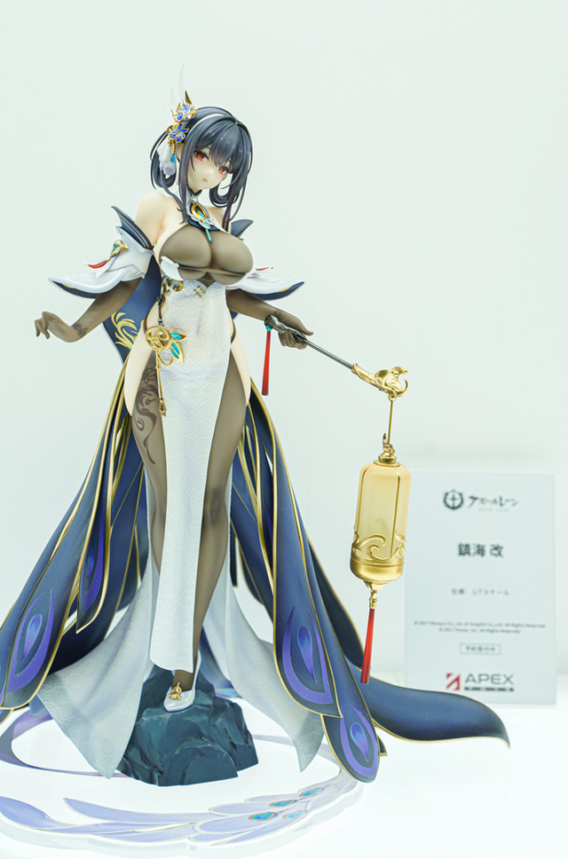 ドキッとする夏衣装から涼やかなドレスまで、「ワンフェス」に猛暑を吹き飛ばす『アズレン』『ブルアカ』美女フィギュアが集結【WF2025夏】