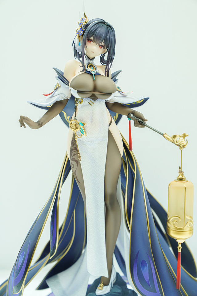 ドキッとする夏衣装から涼やかなドレスまで、「ワンフェス」に猛暑を吹き飛ばす『アズレン』『ブルアカ』美女フィギュアが集結【WF2025夏】