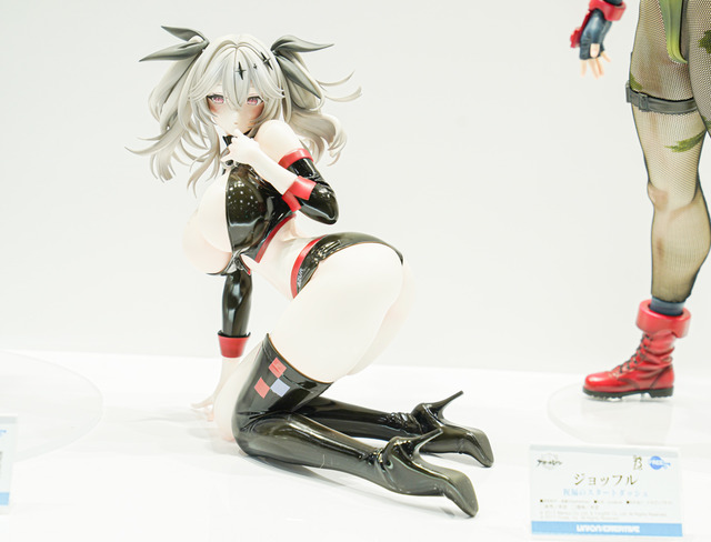ドキッとする夏衣装から涼やかなドレスまで、「ワンフェス」に猛暑を吹き飛ばす『アズレン』『ブルアカ』美女フィギュアが集結【WF2025夏】