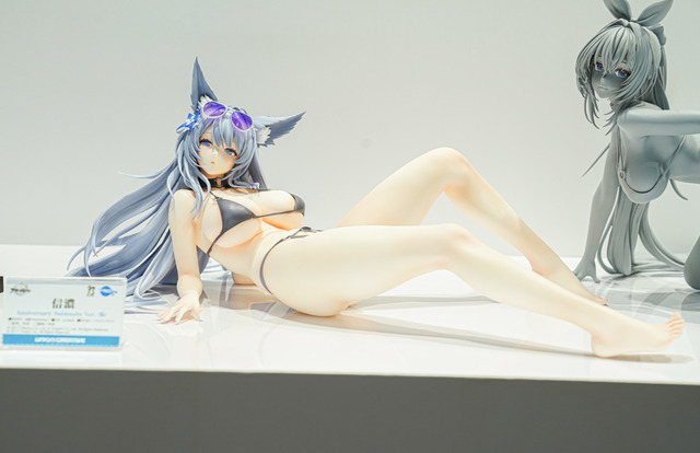 ドキッとする夏衣装から涼やかなドレスまで、「ワンフェス」に猛暑を吹き飛ばす『アズレン』『ブルアカ』美女フィギュアが集結【WF2025夏】