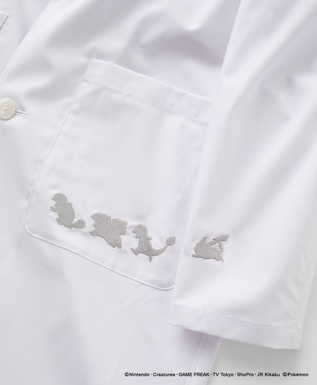 ポケモン柄の白衣がお洒落！医療用ブランド「クラシコ」からコラボコレクション第4弾発売―モンボ型のボタンやワンポイントにピカチュウも