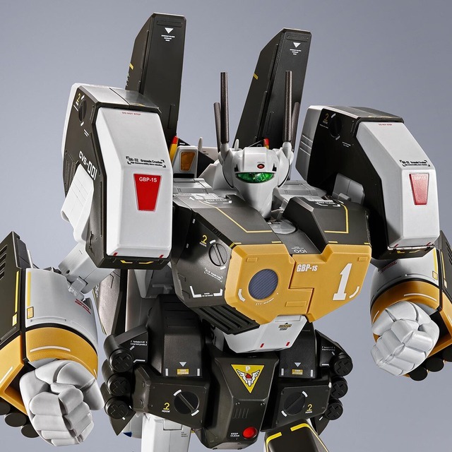 幻のアーマードが特別仕様カラーリングに！「マクロス」より「DX超合金 VF-1S アーマードバルキリー（ロイ・フォッカースペシャル）」が商品化