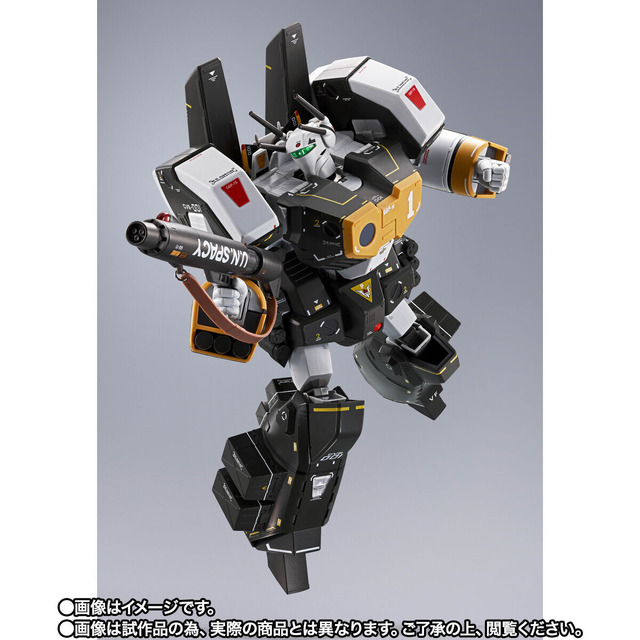 幻のアーマードが特別仕様カラーリングに！「マクロス」より「DX超合金 VF-1S アーマードバルキリー（ロイ・フォッカースペシャル）」が商品化