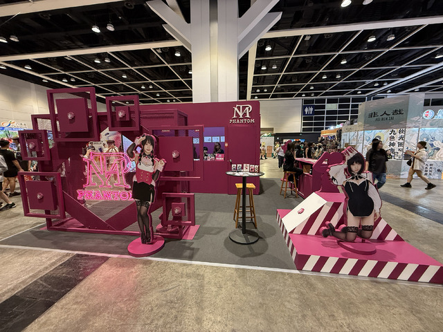 【コスプレ】伊織もえがトランプカードに！？ミニスカート×網ニーハイが可愛すぎて、香港のファンたちの心をグッと掴む【写真15枚】