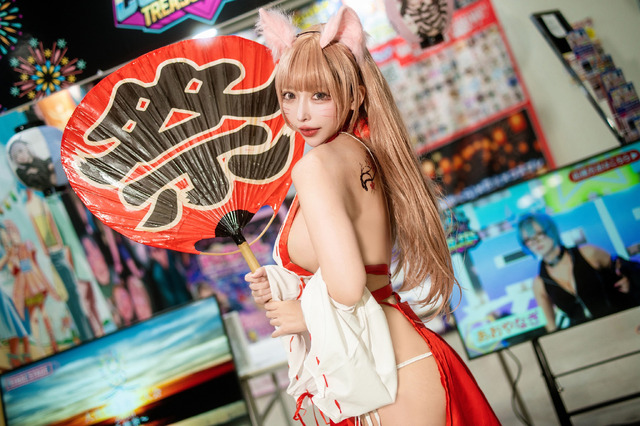お狐様／かがみ。もち（X：@kagamisou）【COS★FES TREASUREブース】