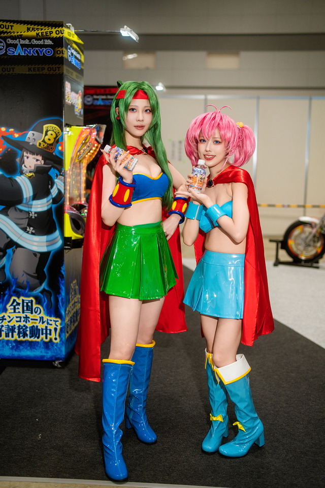 パワフルガールズ／ZIRO（X：@ZIR0_cos）、茉夏なつ（X：@NATSU_icontinew）【SANKYOブース】