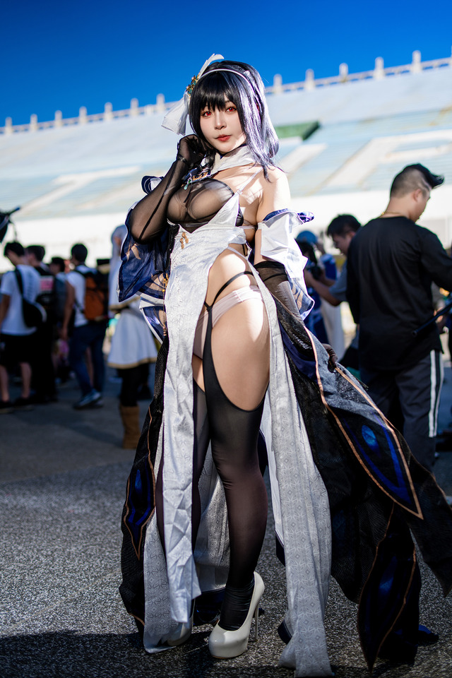 鎮海『アズールレーン』／鶴葵（X：@tsuru_Cosplay、Instagram：tsuru_cos_aoi）【台湾】