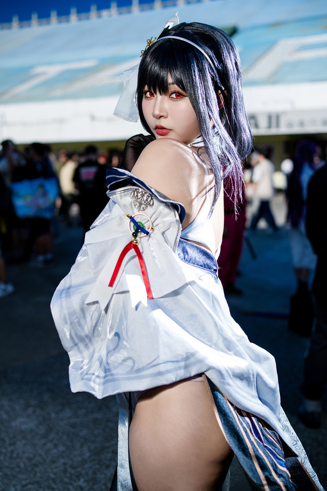 鎮海『アズールレーン』／鶴葵（X：@tsuru_Cosplay、Instagram：tsuru_cos_aoi）【台湾】