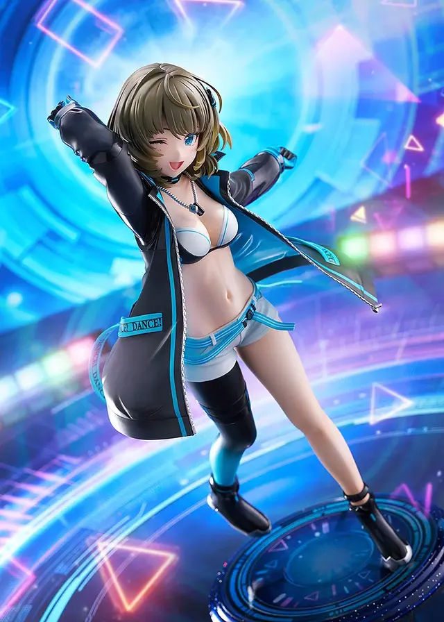 ジャケットの下には大胆なダンス衣装!『デレマス』より「高垣楓」1/7スケールフィギュアが予約受付開始ーブラックライトを当てることで青く発光