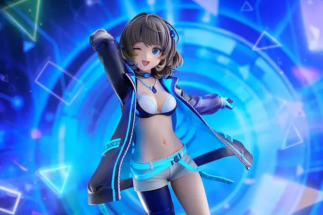 ジャケットの下には大胆なダンス衣装!『デレマス』より「高垣楓」1/7スケールフィギュアが予約受付開始ーブラックライトを当てることで青く発光