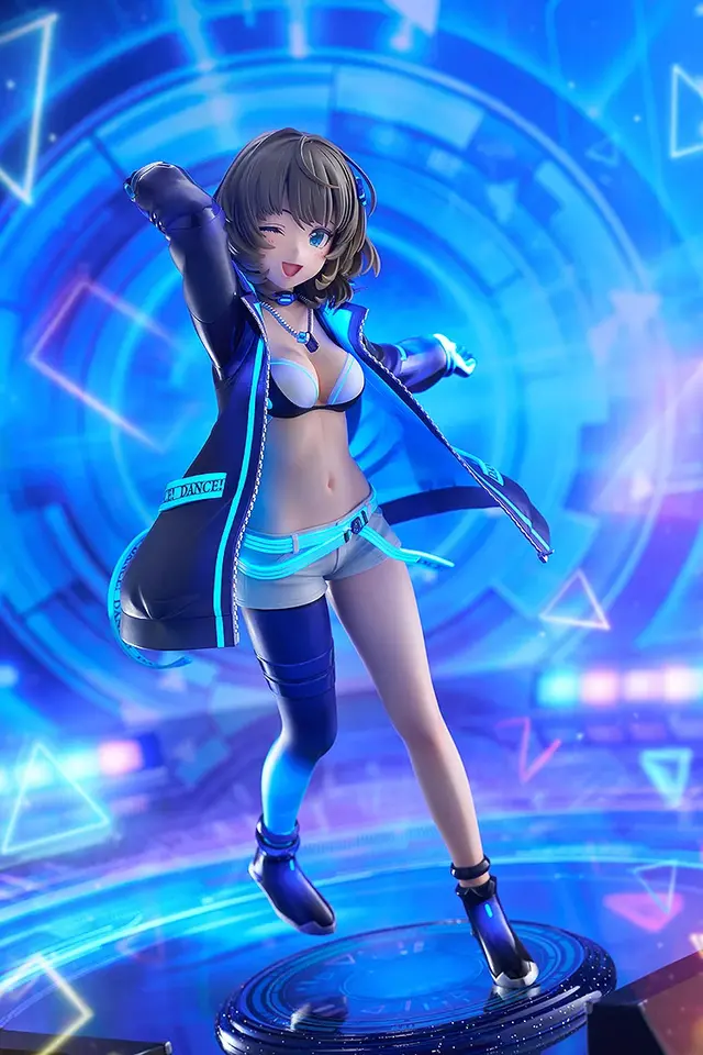 ジャケットの下には大胆なダンス衣装!『デレマス』より「高垣楓」1/7スケールフィギュアが予約受付開始ーブラックライトを当てることで青く発光