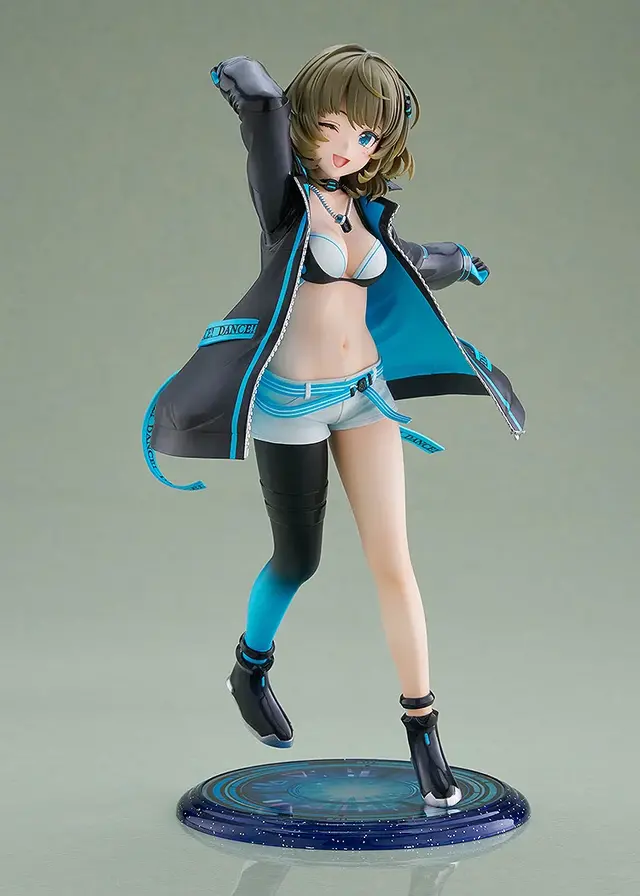 ジャケットの下には大胆なダンス衣装!『デレマス』より「高垣楓」1/7スケールフィギュアが予約受付開始ーブラックライトを当てることで青く発光