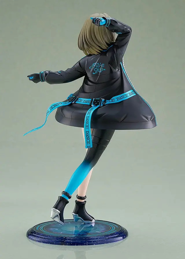 ジャケットの下には大胆なダンス衣装!『デレマス』より「高垣楓」1/7スケールフィギュアが予約受付開始ーブラックライトを当てることで青く発光