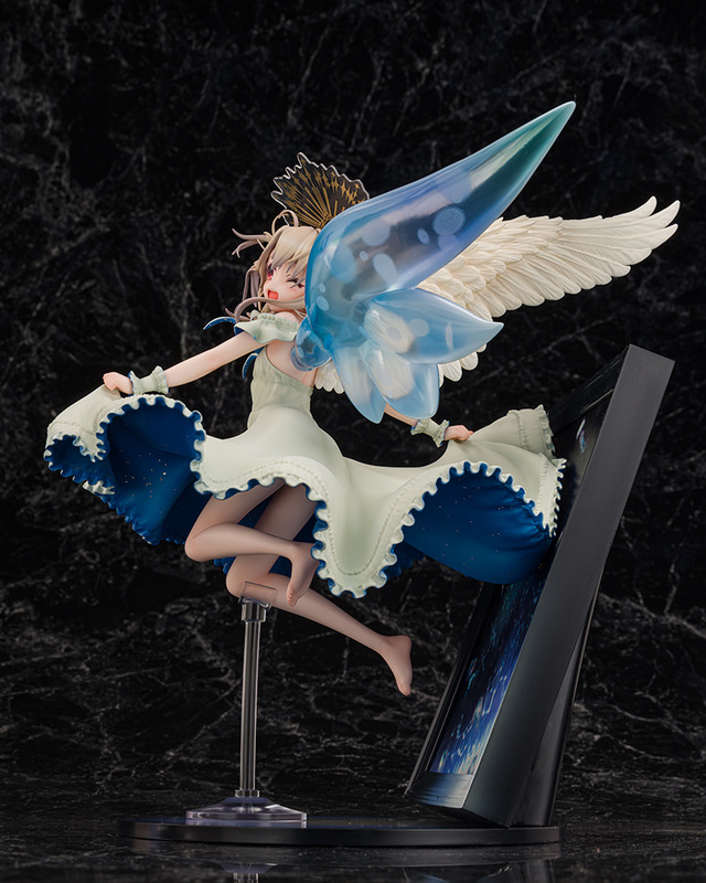 写真立てから飛び出したイリヤの素肌がチラ見せ！「プリズマ☆イリヤ」シリーズ15周年記念イラストが立体化