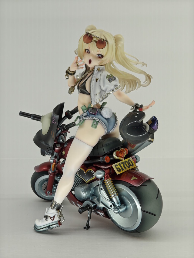 ムチムチ太ももに際どい衣装…！『アズレン』8周年リアルイベントで新作フィギュア多数展示―どれもこれもやっぱり過激