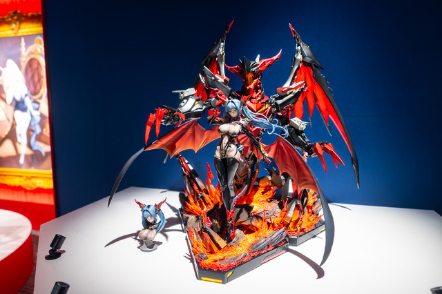 【コスプレ】『アズレン』8周年記念したお祭りが秋葉原で開催！指揮官を沸かせた美女コスプレイヤー、個性あふれる展示が最高すぎた【写真64枚】