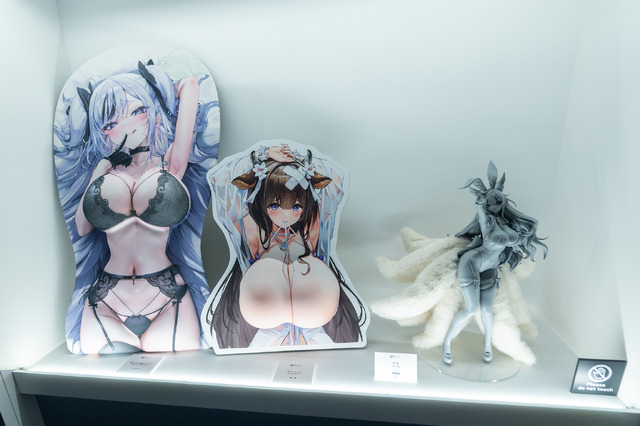 【コスプレ】『アズレン』8周年記念したお祭りが秋葉原で開催！指揮官を沸かせた美女コスプレイヤー、個性あふれる展示が最高すぎた【写真64枚】