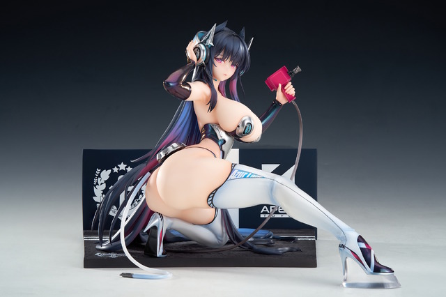 大胆すぎるレースクイーン衣装！『アズレン』より「ストラスブール」が着せ替え「謡精舞うサーキット」の姿で立体化