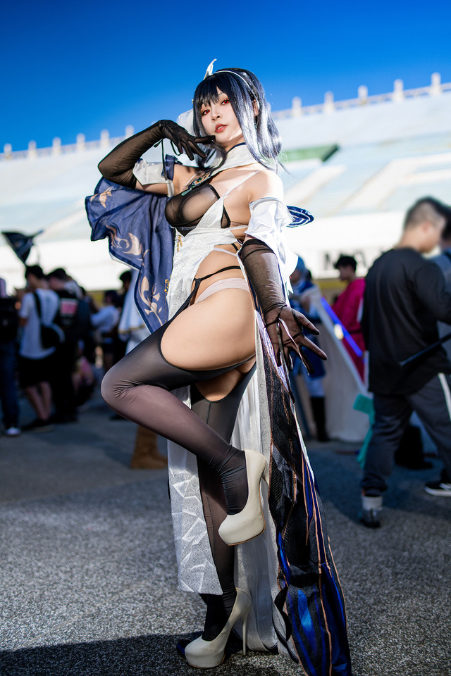 鎮海『アズールレーン』／鶴葵（X：@tsuru_Cosplay、Instagram：tsuru_cos_aoi）【台湾】