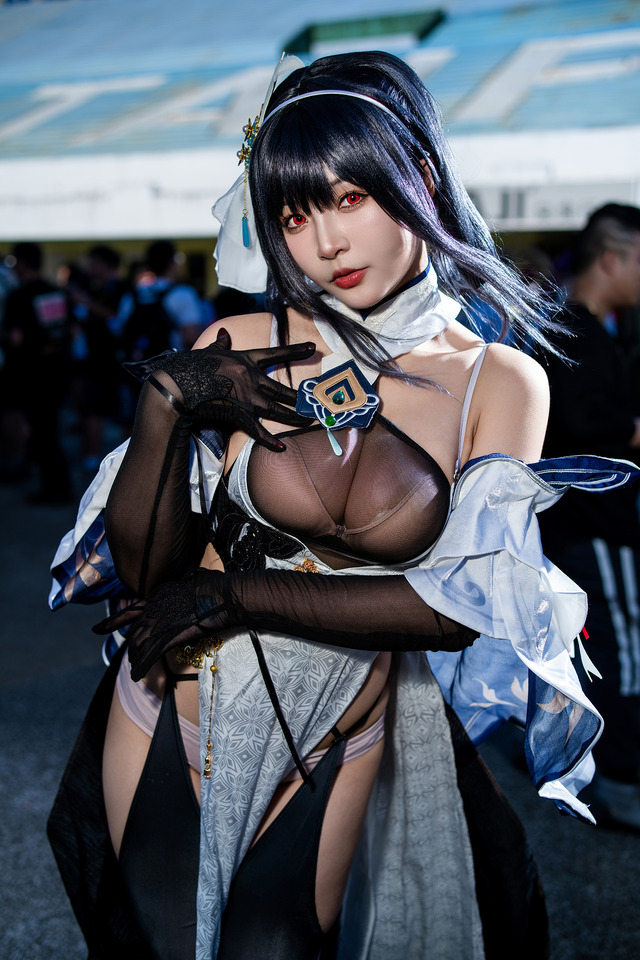 鎮海『アズールレーン』／鶴葵（X：@tsuru_Cosplay、Instagram：tsuru_cos_aoi）【台湾】