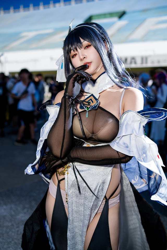 鎮海『アズールレーン』／鶴葵（X：@tsuru_Cosplay、Instagram：tsuru_cos_aoi）【台湾】