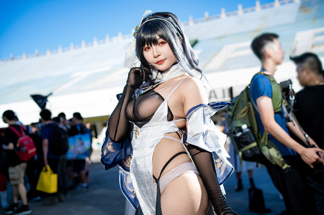 鎮海『アズールレーン』／鶴葵（X：@tsuru_Cosplay、Instagram：tsuru_cos_aoi）【台湾】