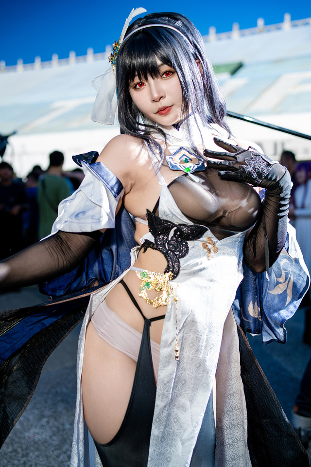 鎮海『アズールレーン』／鶴葵（X：@tsuru_Cosplay、Instagram：tsuru_cos_aoi）【台湾】