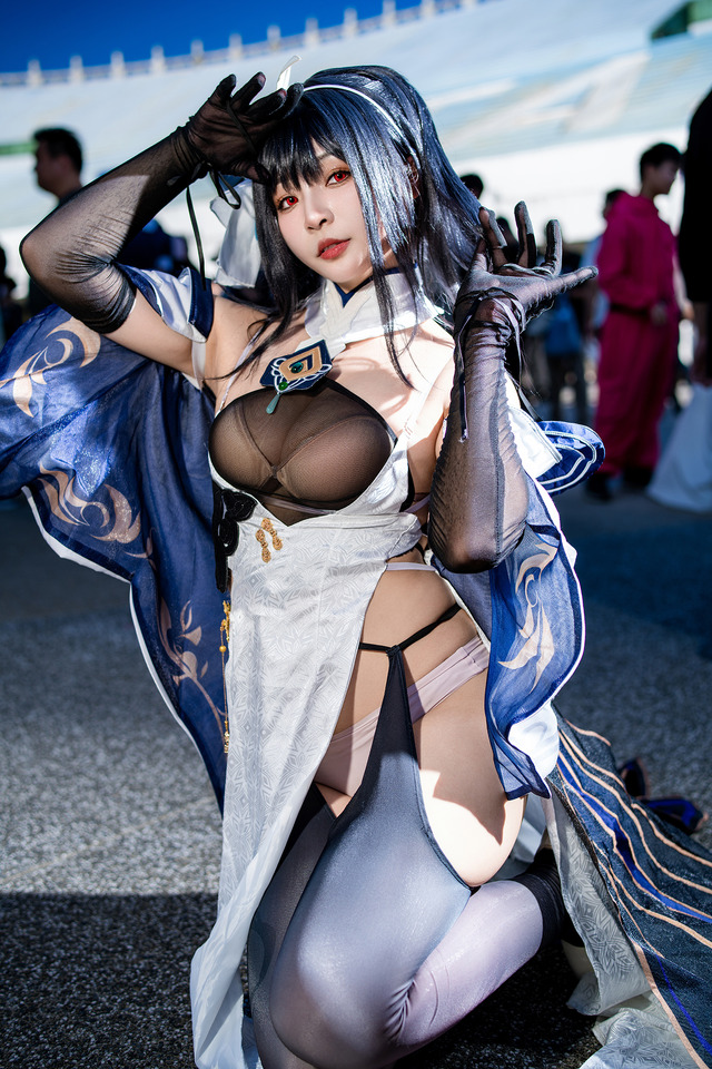 鎮海『アズールレーン』／鶴葵（X：@tsuru_Cosplay、Instagram：tsuru_cos_aoi）【台湾】