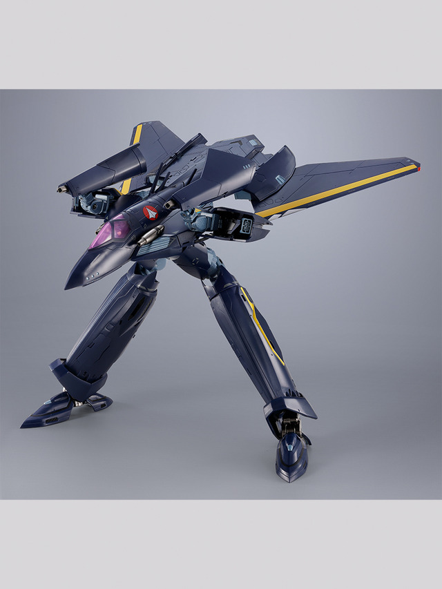 「マクロス7」ガムリン木崎が駆る「ステルスバルキリー」をDX超合金で立体化！ステルス性重視の機体形状、ファイター形態での薄さを再現