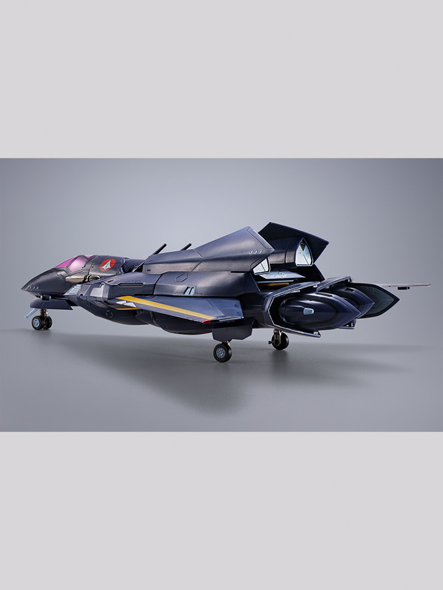 「マクロス7」ガムリン木崎が駆る「ステルスバルキリー」をDX超合金で立体化！ステルス性重視の機体形状、ファイター形態での薄さを再現
