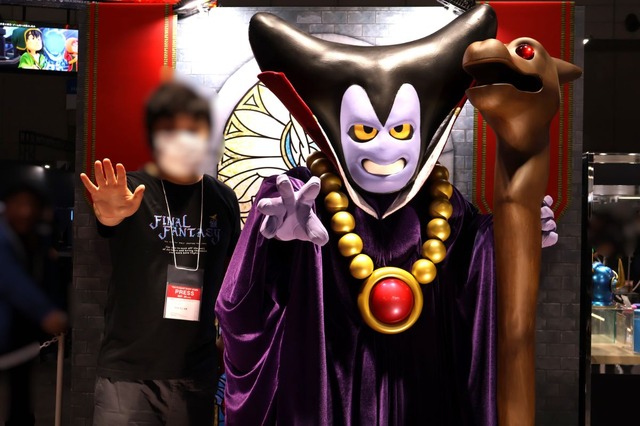 ノリノリな「りゅうおう」様と写真撮影！？ HD-2D版『ドラクエ I＆II』のグリーティングが“即入場規制”になる盛況っぷり【TGS2025】
