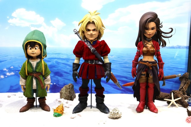 『ドラゴンクエストVII Reimagined』開発に使われた貴重なドールが展示！キービジュ再現のフォトスポットは船に乗ってパーティー気分に【TGS2025】